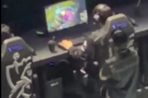 这你敢信？Faker加里奥按出金身前还在切屏