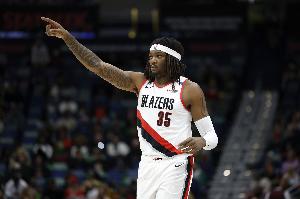 队记：罗威&穆雷明日可以出战湖人 夏普左小腿酸痛赛前决定