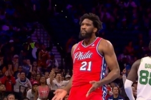 被罚5万！恩比德公开表示“不服”：裁判吹阻挡犯规时动作也不雅