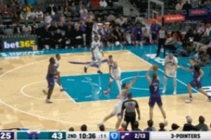 根本停不下来！克尼佩尔晃飞防守再中三分 个人15分&黄蜂领先20+