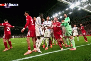 奥纳纳锁喉麦卡利斯特，吃到黄牌