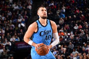 蓝领模式！祖巴茨9投4中砍下9分18板3助1断1帽 篮板赛季新高