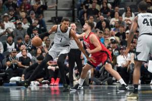 一场顶两场马刺卡位战拿下火箭升到西部第3 火箭连跌3位到第6