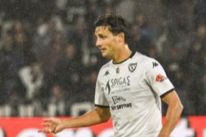 发生意外斯佩齐亚球迷不小心从看台跌入沟渠 被送往ICU治疗