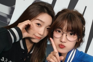 松琪晒照：今年有幸参与了翻译工作 从北京上海到成都 收获颇丰！