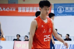 独木难支！王岚嵚11中6&三分3中1拿16分7板2助2断 抢到3个前场板