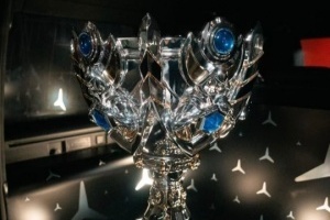 LPL未来该采取什么手段来改变现状？吸引更多外援，还是专注于新人培养？