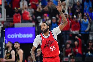 小德里克·琼斯出战33分钟 8中3&6罚5中拿到11分2板2助