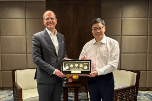 中国篮协主席郭振明会见国际篮联秘书长安德里亚·扎格里斯