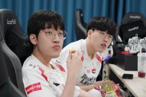 这是好事啊！韩网爆料HLE考虑无法补强Tarzan、Keal 两人已经续约 Zeus合同到期