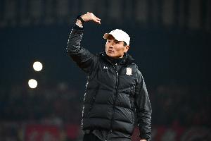 东体谈邵佳一执掌国足前景：需打造“嫡系部队”，踢法上或交学费