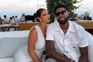 人生赢家！保罗·乔治晒照祝妻子生日快乐：35岁依旧那么迷人