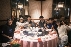 957晒解说杯队伍聚餐：快乐多一点 团建少不了