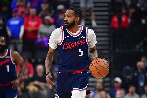 太残暴了！小琼斯追防遮天钉板大帽加福德上篮