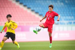 全运女足决赛湖北队vs江苏队首发：王霜、吴海燕、李梦雯登场