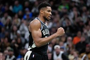 场均32.6分11.5板7.3助！今天雄鹿迎战湖人 字母哥大概率出战