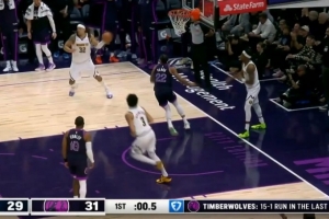 奋力反击！里德飙中三分 森林狼轰出15-1反超掘金