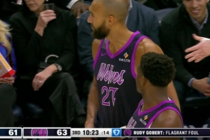 没必要！戈贝尔推倒小哈达威还喋喋不休 被吹一级恶意犯规