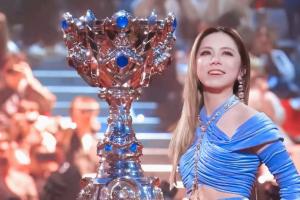 我突然变成了S赛里唯一的中国人！邓紫棋：决赛演唱压力大到下台后哭了