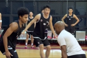 球员：教练我想打球！  ‍主教练：我也想！