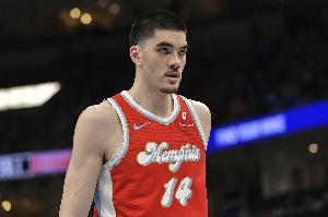 篮下四个人只看不防？埃迪肆虐国王内线连续暴扣得分