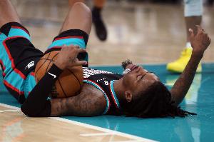 多项数据新低&年薪4000万名记：灰熊将探索交易莫兰特的可能