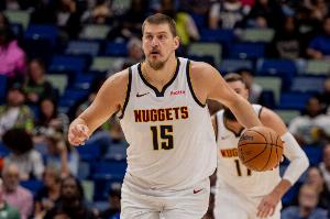 奎因：不知道约基奇是否称赞了我很多 但能得到他的评价意义非凡