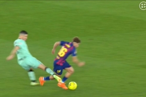 踢倒费尔明被罚下！桑塞特在VAR审查时向裁判称自己是正常铲球