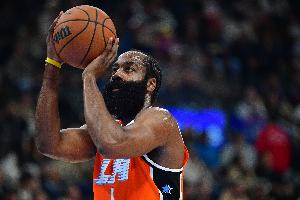 哈登55分创造队史单场得分纪录！记者：朋友们 脱帽致敬就完了