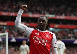 北伦敦德比上演帽子戏法，埃泽成阿森纳队史第3位有如此壮举球员