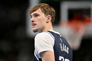 急需调整！弗拉格上半场一直打铁 5投1中仅得2分2板1助1断