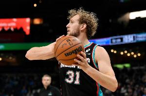 状态火热！兰代尔强攻打成2+1 拿到26分追平生涯最高