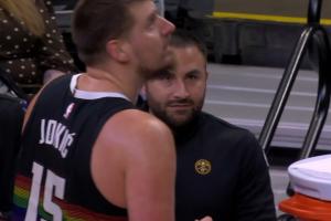 爱投！约基奇踩着logo扔出heave压哨入网！