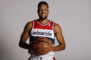 CJ·麦科勒姆成为NBA杯历史上第二位投进至少10记三分的球员