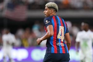 阿劳霍在欧冠2次被罚下是巴萨队史第3人，此前2人是皮克、加西亚