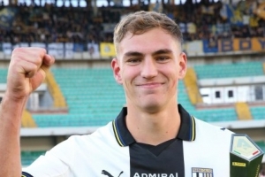 阿斯报：阿根廷和西班牙足协都在争取24岁帕尔马前锋佩莱格里诺