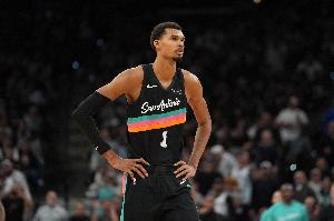 可惜！美媒：网飞原计划将文班亚马作为《首发五人组》第3季主角