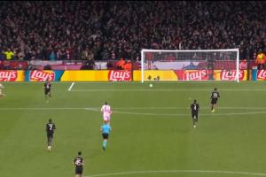 常在河边走...诺伊尔再现大范围出击送空门，世界杯德甲均有先例