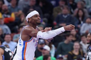 解说：雷霆的防守太恐怖了！能把你头号得分手防得绝望！