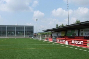 4名15岁西班牙球员持刀闯进对手更衣室并发视频 事后被俱乐部开除