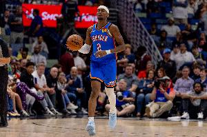 太强了！亚历山大20中10轰下37分3板8助1断 末节15分