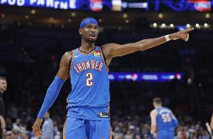 球星作用！亚历山大单挑撤步三分&助攻华莱士再中三分打停太阳