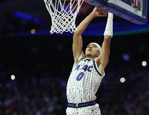 活力十足！布莱克半场替补16分钟 8中4拿到12分3板3助2断