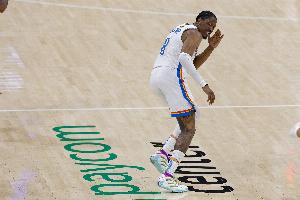 杰伦威：防守对我来说很轻松 但进攻确实需要时间来恢复