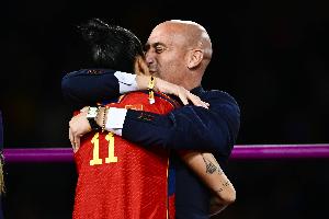 卢比亚莱斯：我没必要向珍妮道歉，那个吻出于喜悦而非任何性暗示