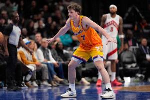 绝平三分拖进加时！克尼佩尔10中5拿到20分6板4助2断 三分7中4