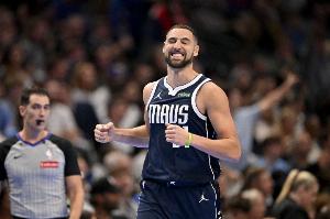 彻底疯狂！克莱再中漂移三分反超快船 个人第5记