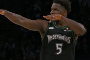 😠踢蛋之恨！华子蹩脚运球捡起 迎着小白神仙三分杀死比赛！