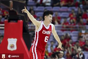 替下胡明轩！男篮今晚首发：高诗岩程帅澎朱俊龙小曾周琦 ​​​