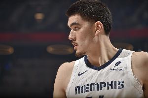 欺负人！埃迪内线强攻雷诺打2+0 随后站帽其超远三分